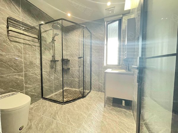 新上特价出租,福田京基滨河时代 豪华大5房4卫,朝南带浴缸