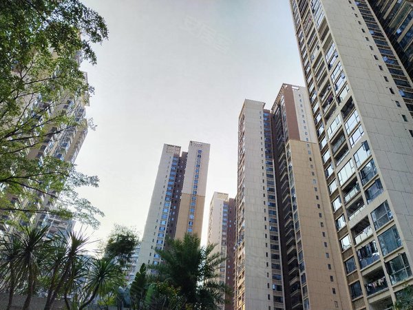 深圳宝安塘尾塘尾城市花园地铁口精装3房2卫,钥匙在手看房方便,大阳台