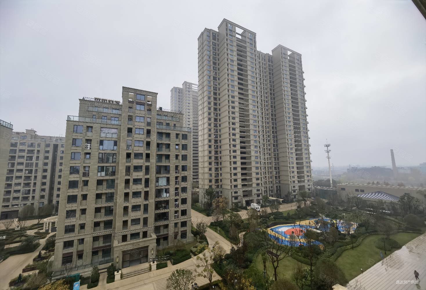 金水湾凤凰城4室2厅2卫143㎡南北192万