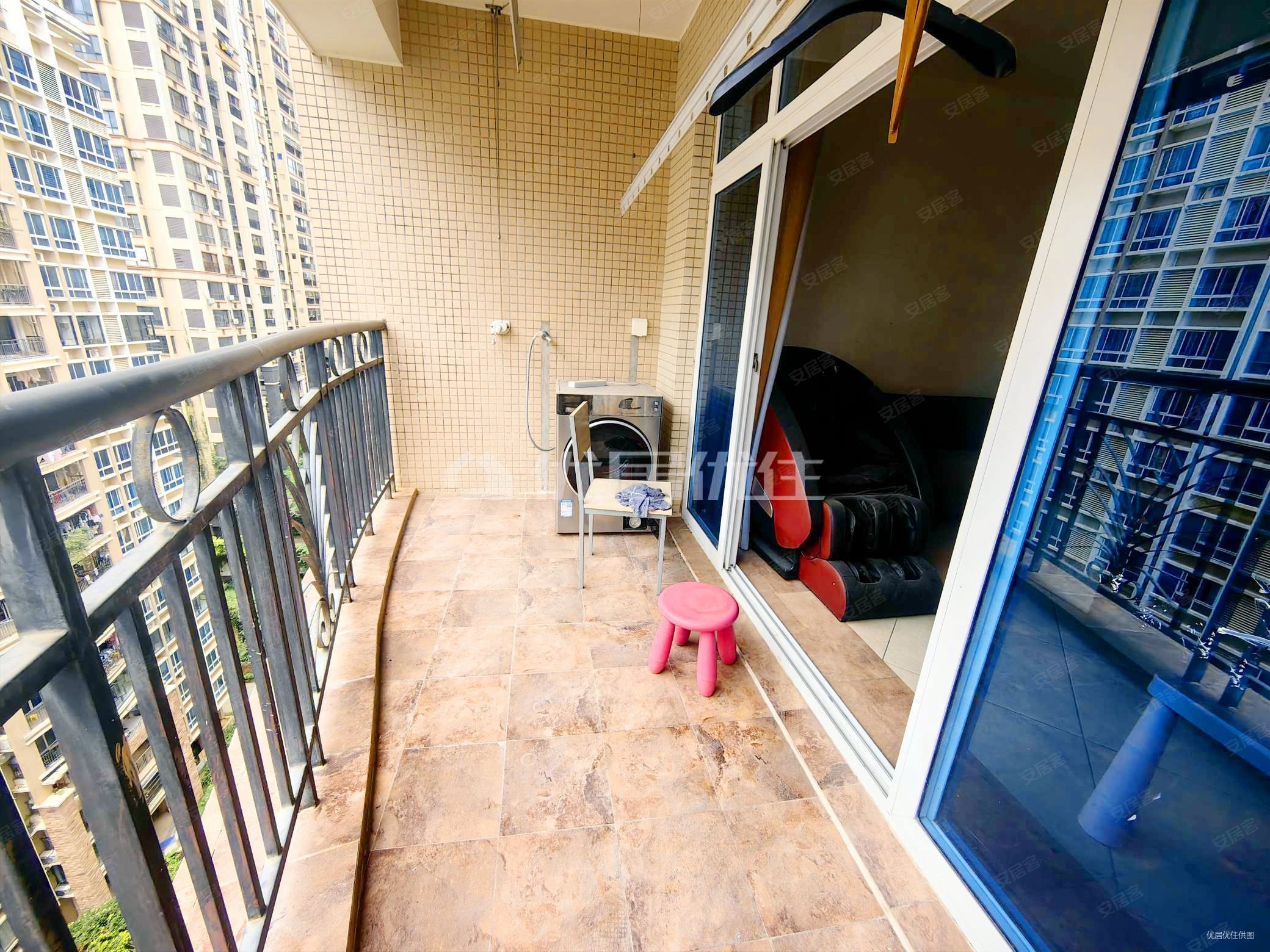 蓝山上城电梯大三房,精装修这个价格带车位