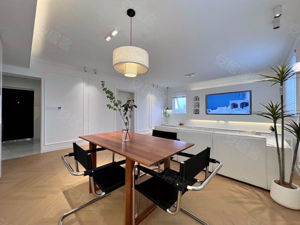 上海长宁天山紫云大厦天山步行商圈,厅室朝南配置,俯瞰上海夜景出租