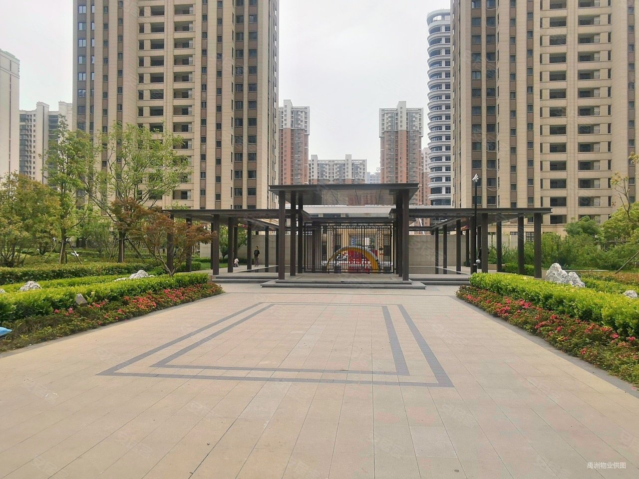 禹洲中央城三期新房全新未住人现房即住