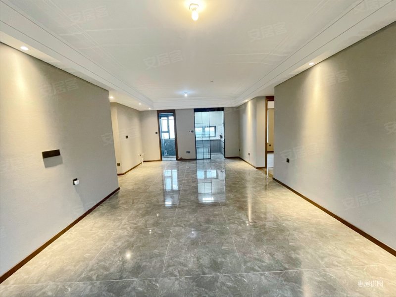 中铁沣河湾 127平精装3室 超大客厅 中间层153w