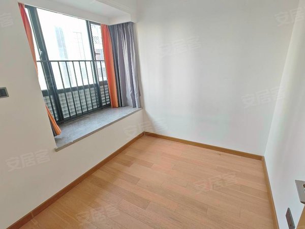 深圳龙岗龙岗中心城远洋新天地(二期)1月6号急租  真实图片  横厅  大