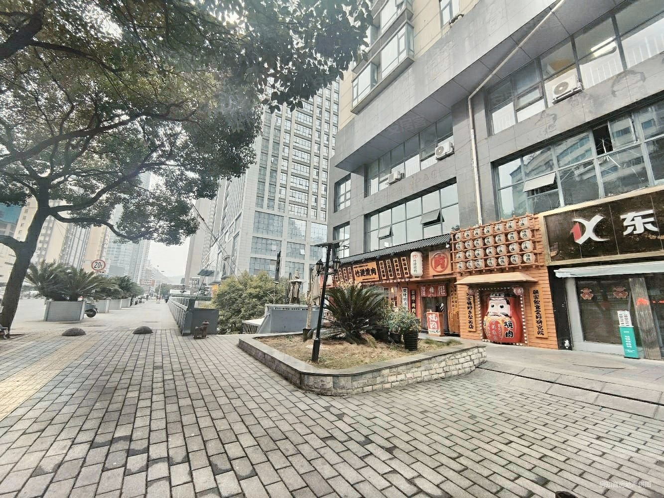 大十字甲秀楼旁富都大厦电梯豪装房3室2厅双卫拎包入住接受贷款