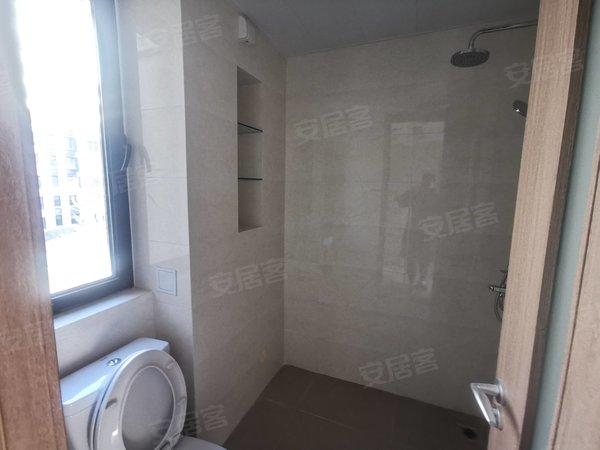 青岛城阳高新区卓越嘉悦卓越嘉悦58中陪读新业路小学京东物流,中车康复大学晶岳广场出租房源真实图片