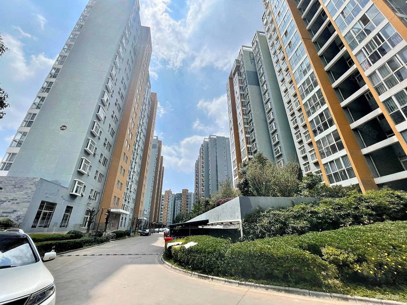 昆明安宁市大学城3室2厅2卫123平60万房东急售精装修