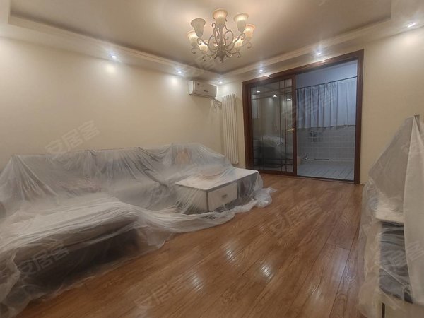 日照东港新市区京泰盘龙湾天宁体育公园,保利广场附近,自住标准精装。自用家具家电租出租房源真实图片