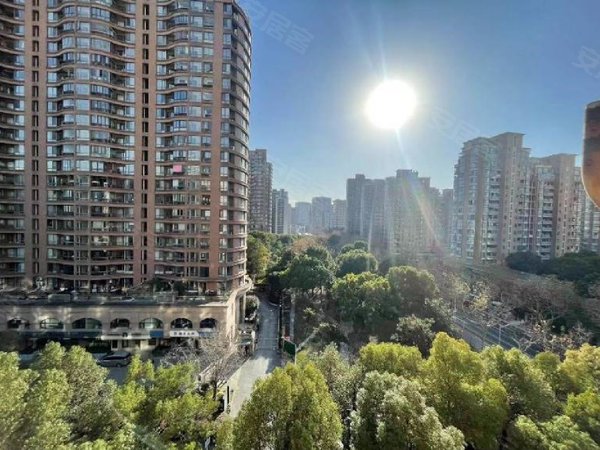 上海长宁古北古北中央花园古北中央花园 3室2厅2卫 电梯房 南北通透