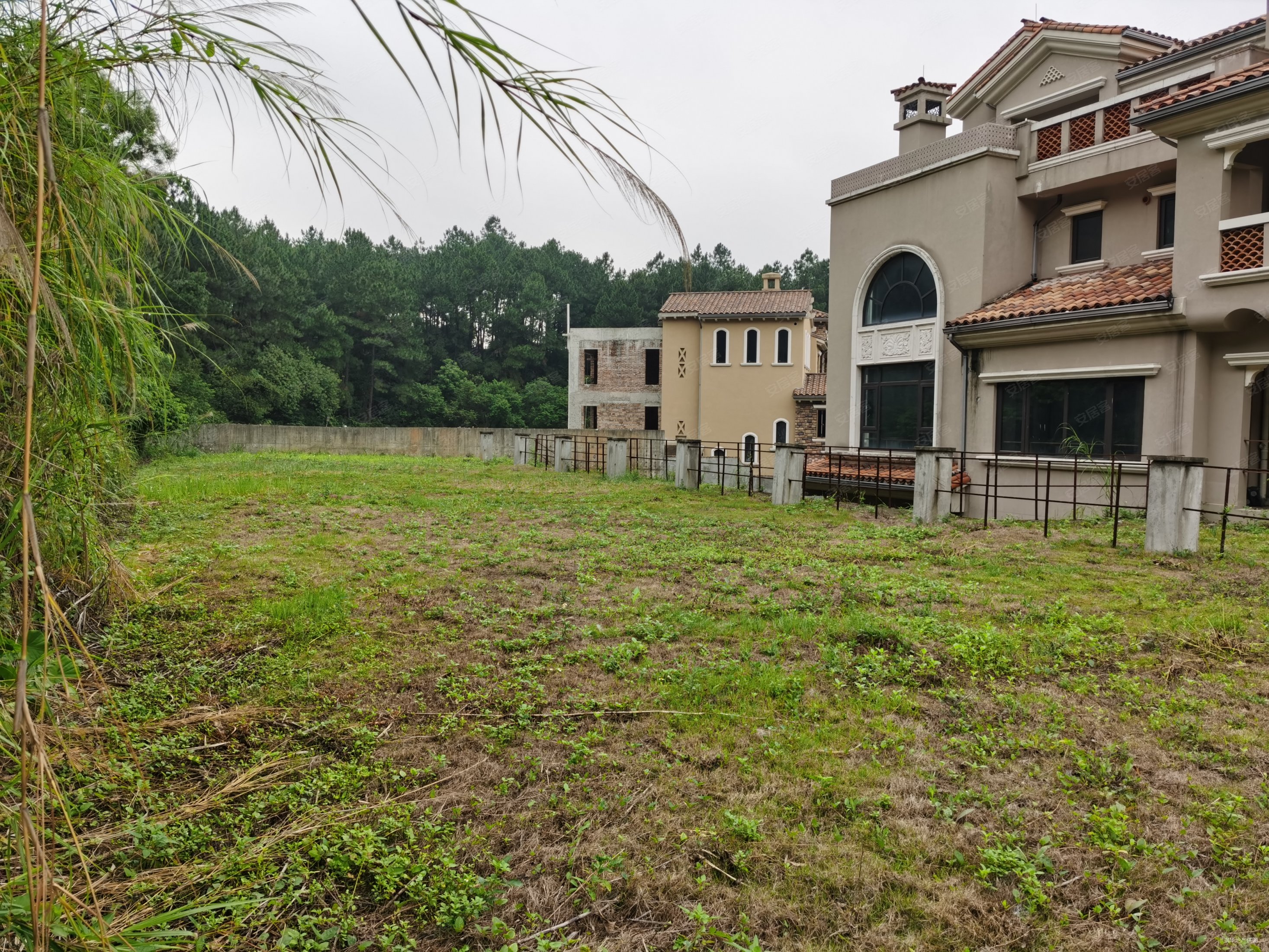 中信山语湖别墅超大花园1300方依山望湖景观