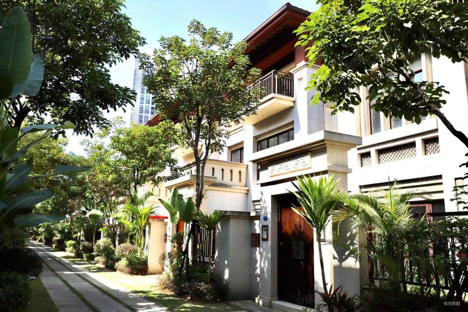 阳光城翡丽湾(别墅)5室3厅3卫176.81㎡南北390万