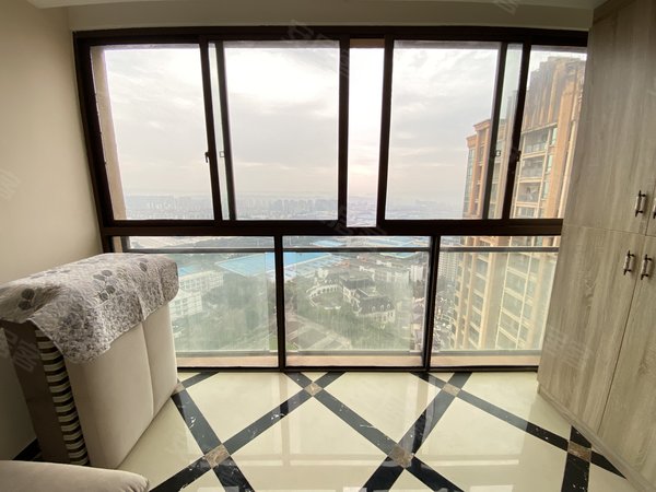 重庆渝北翠云联发瞰青(二期)联发瞰青(二期) 2室2厅1卫 精装修 电梯房