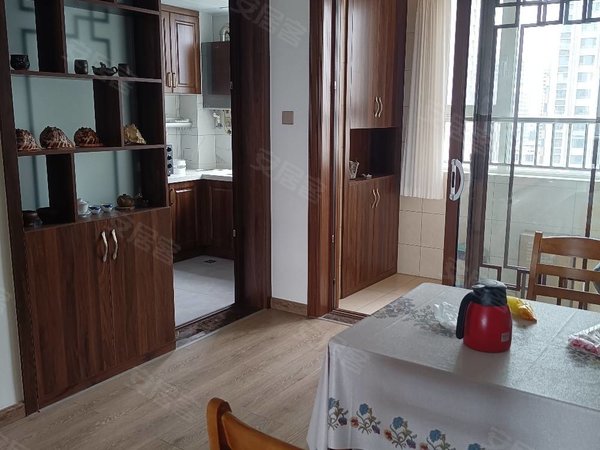 临沂兰山通达路水韵华苑水韵华苑 精装四室  家具家电齐全 带两个车位