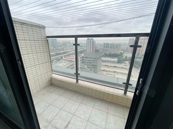 广州荔湾滘口鹅潭汇soho滘口地铁站 鹅潭汇大单间带阳台 全新未住出租