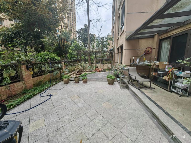 龙洲湾花园洋房1楼带花园精装修领包入住