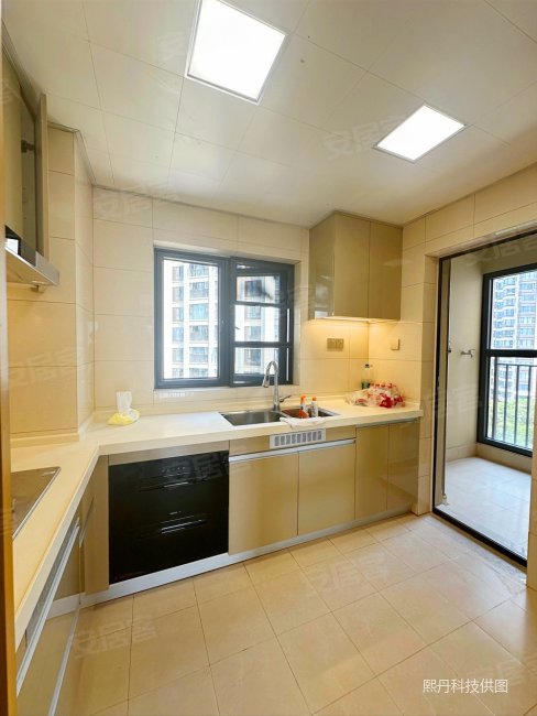 金地九樾97平端头房三面采光东急卖146万