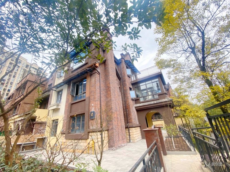 文德门口联排别墅,送双车位,送土建现浇只售208万,急售,融创伊顿庄园