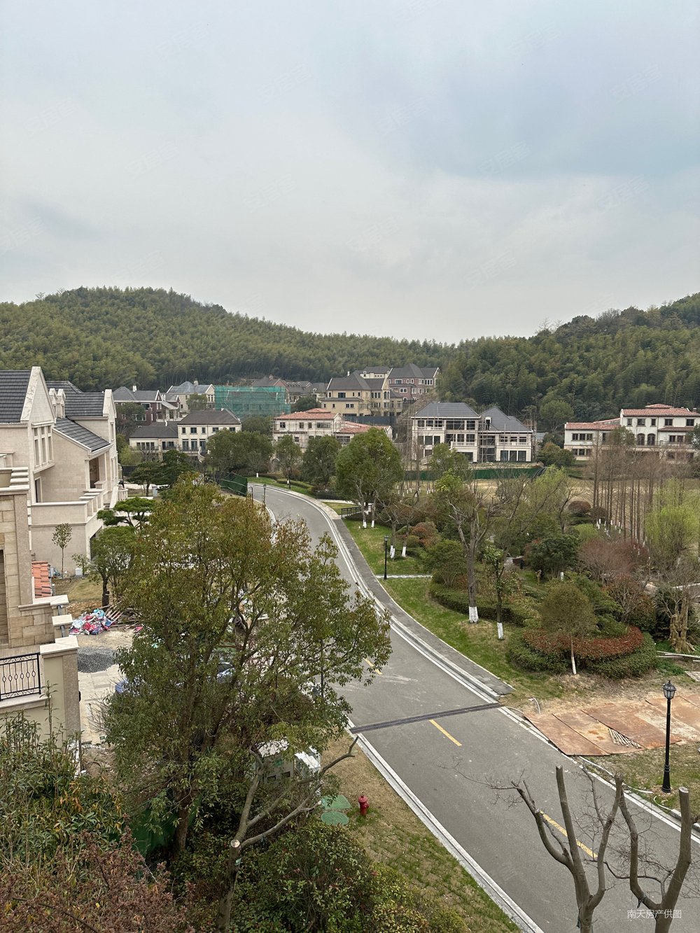 九龙湖畔独栋别墅中庭位置大花园英伦风格