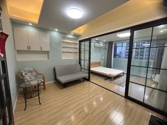 精装修一室一厅带阳台，人民广场地铁，近南京西路商圈，长江公寓