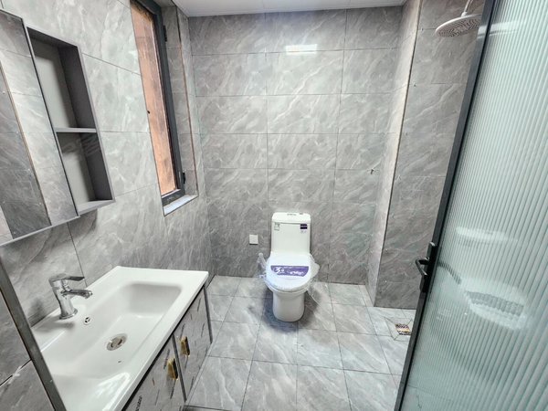 西安经开区永城路源利国际城小区可月付短租!独卫!