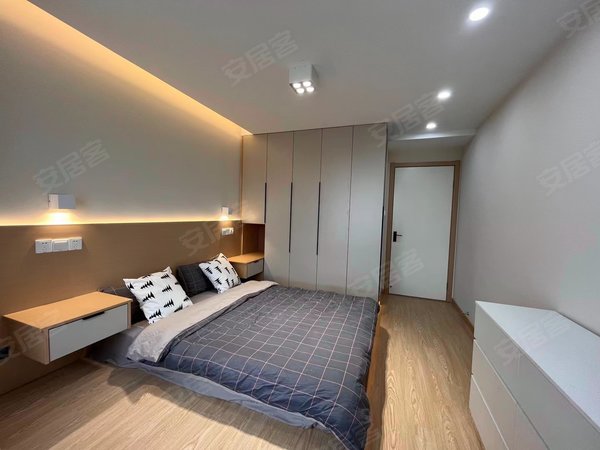 上海宝山共富新村胡庄佳苑合租房  单间带独卫  厨房共用 燃气烧饭