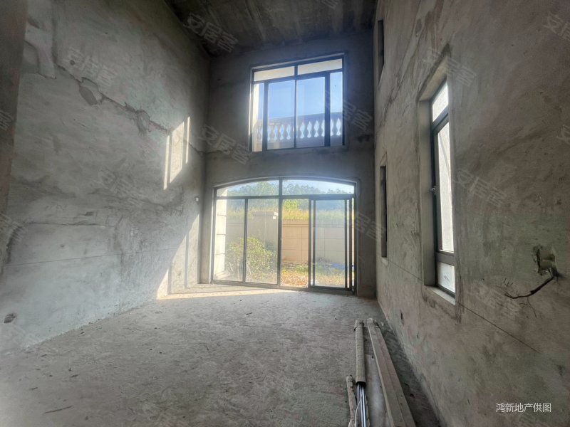 常平绿地公馆双拼别墅 前后花园有地下室双车位使用面积450平