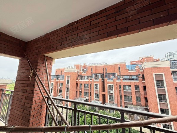 中海阳光玫瑰园复式洋房 楼龄新 带两大露台