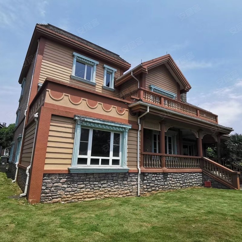 梅强 2020-06-12 09:57:37 整个项目为别墅区,相对都是高素质人群,每