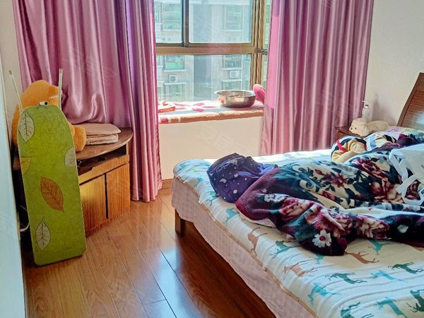 宝应县金鑫花苑(仪征)金鑫花园中层   户型正  环境优雅   有车库出租