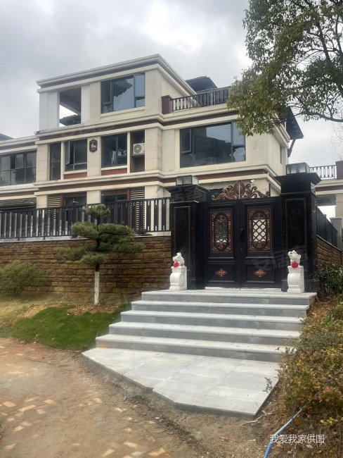 红谷滩旁精装双拼别墅.有打算兄弟姐妹朋友一起的两套双拼看