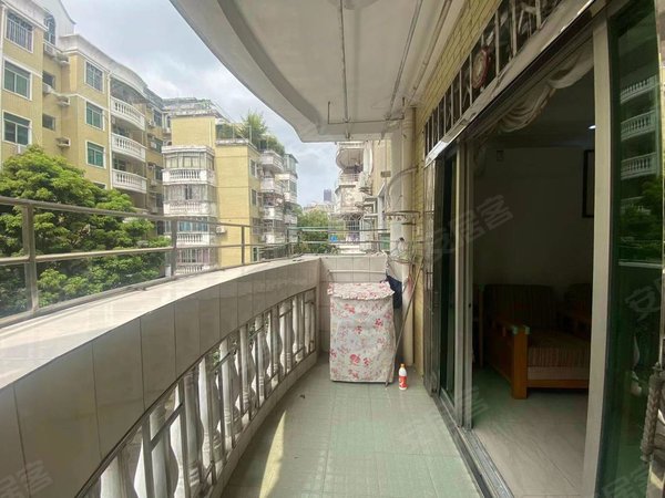 深圳龙岗龙城国际城市花园有电梯 房子装修保养好 3房2卫2阳台 随时