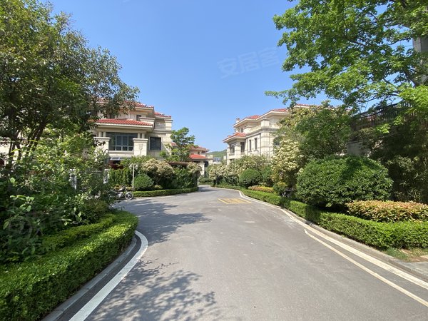 济南历下旅游路原山九号旅游路南 434平别墅带院 4层 可办公 可做会所