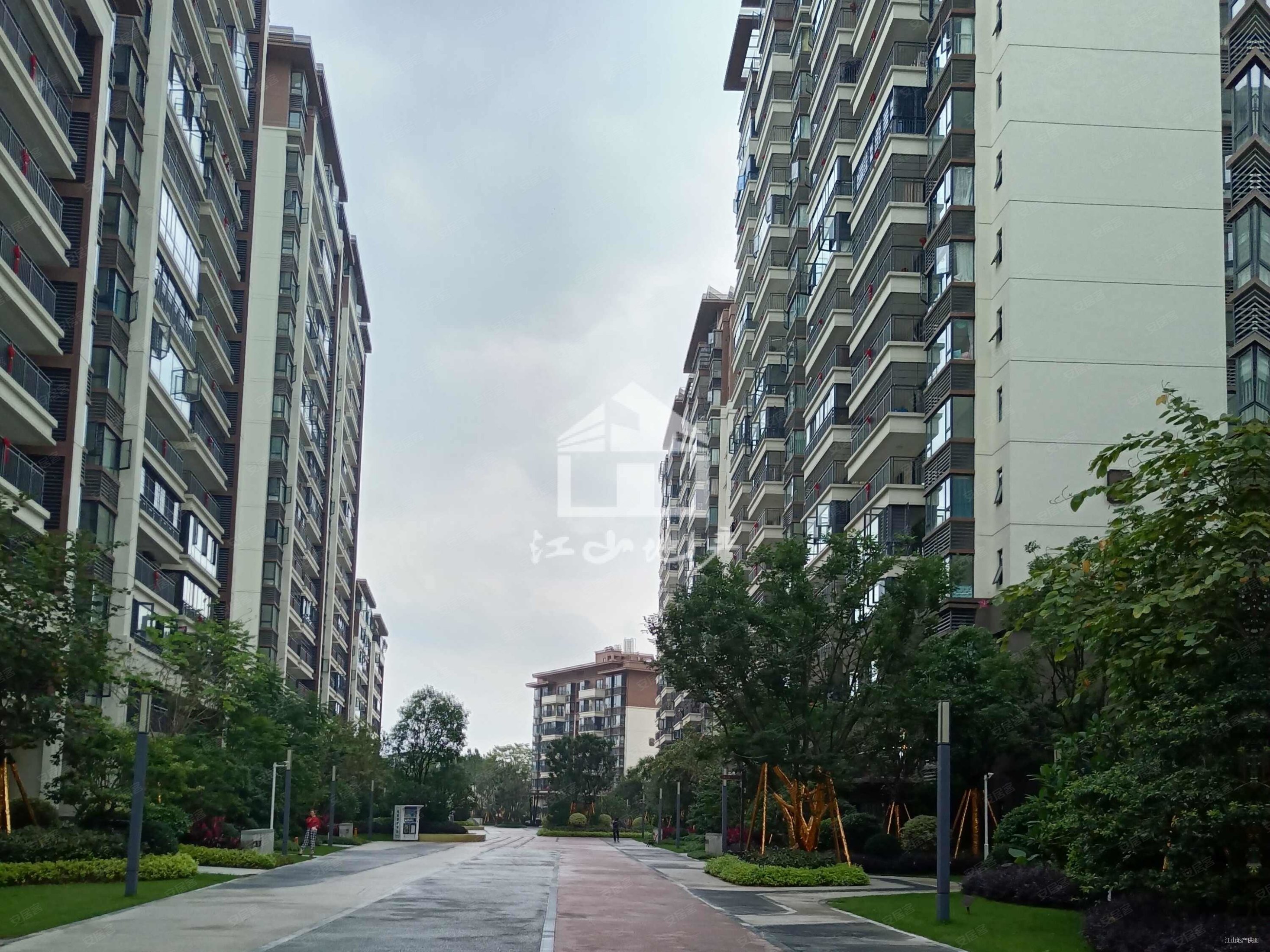 南宁大唐天悦4房2厅精装103万