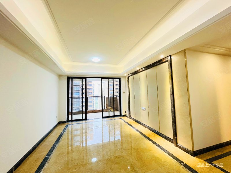 城光荟景 高楼层视野无遮挡 医疗配套成熟 车位充足 小三居