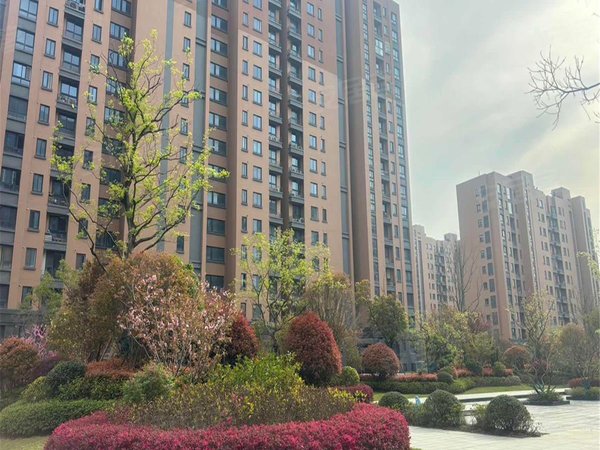 南京六合龙池冠城大通蓝郡梅苑全新精装未住 温馨两房 采光刺眼 近