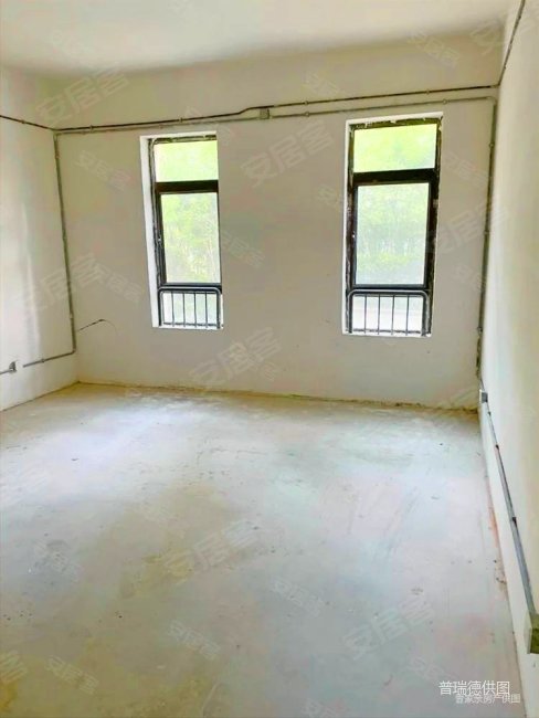 华府庄园,带大院子50平方,看房随时.