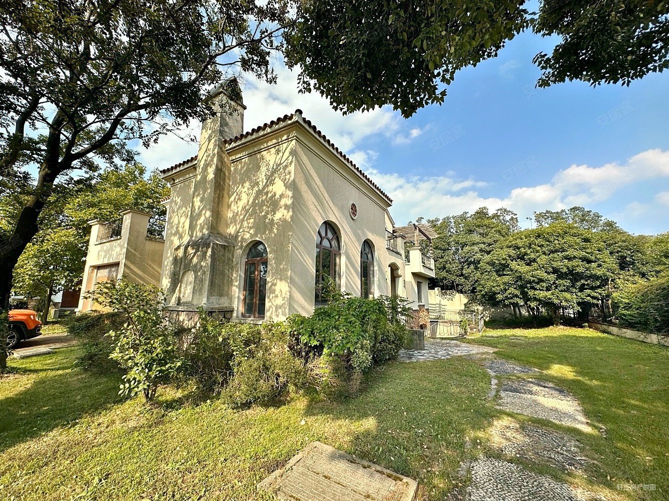 急售房源檀香园大独栋两面临河地铁口占地15亩