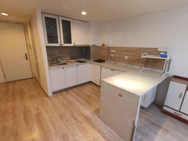 北京顺义后沙峪北京方糖东向特殊户型两居 带大储藏间 看房方便有钥匙