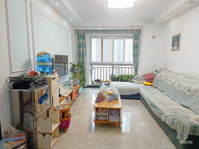 地铁旁73万买中间楼层的精装套三,单价8千,门口电车,医院好,时代悦城