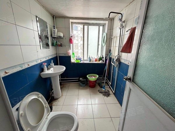 北京朝阳酒仙桥酒仙桥三街坊酒仙桥三街坊超大主卧有阳台 三层采光好