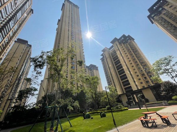 昆明呈贡市政府吾悦首府(东区)吾悦广场 可月付 无中介费 春融街地铁