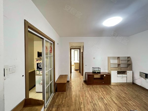 上海徐汇华泾馨宁公寓可两家人合租,可不要家具,次卧缺张床,可月底起