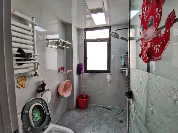 徐州丰县丰县城区紫薇花园(丰县)新城区 紫薇花园 三室 精装修 暖气房 家具家电齐全 价格低出租房源真实图片