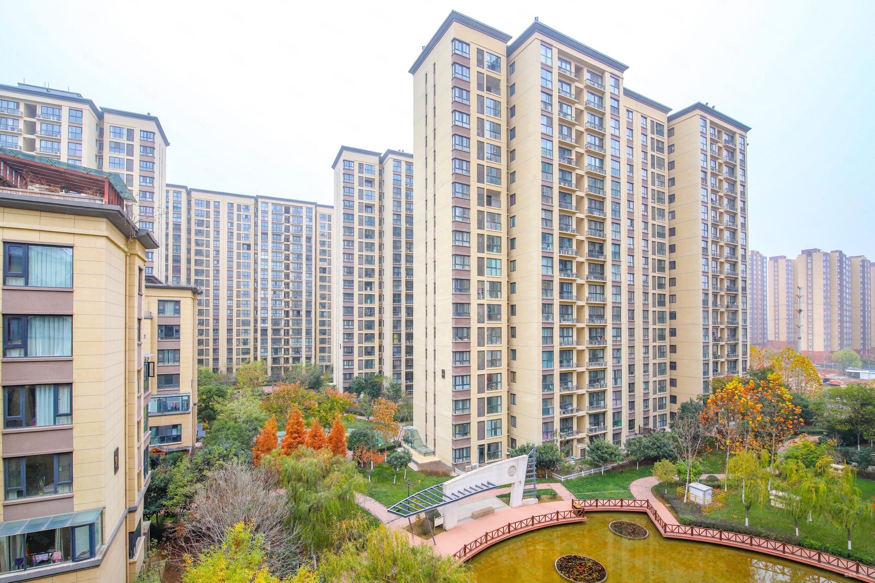 路劲御城顶楼带露台采光好得房率高南北双阳台有钥匙随时看