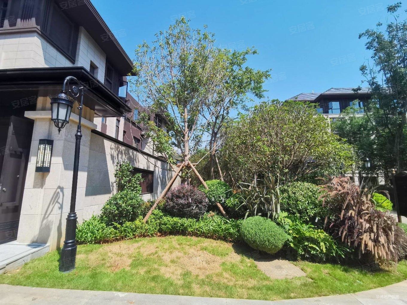 滇池边俊发生态半岛板式电梯联排别墅准现房有车库有花园,海东俊园