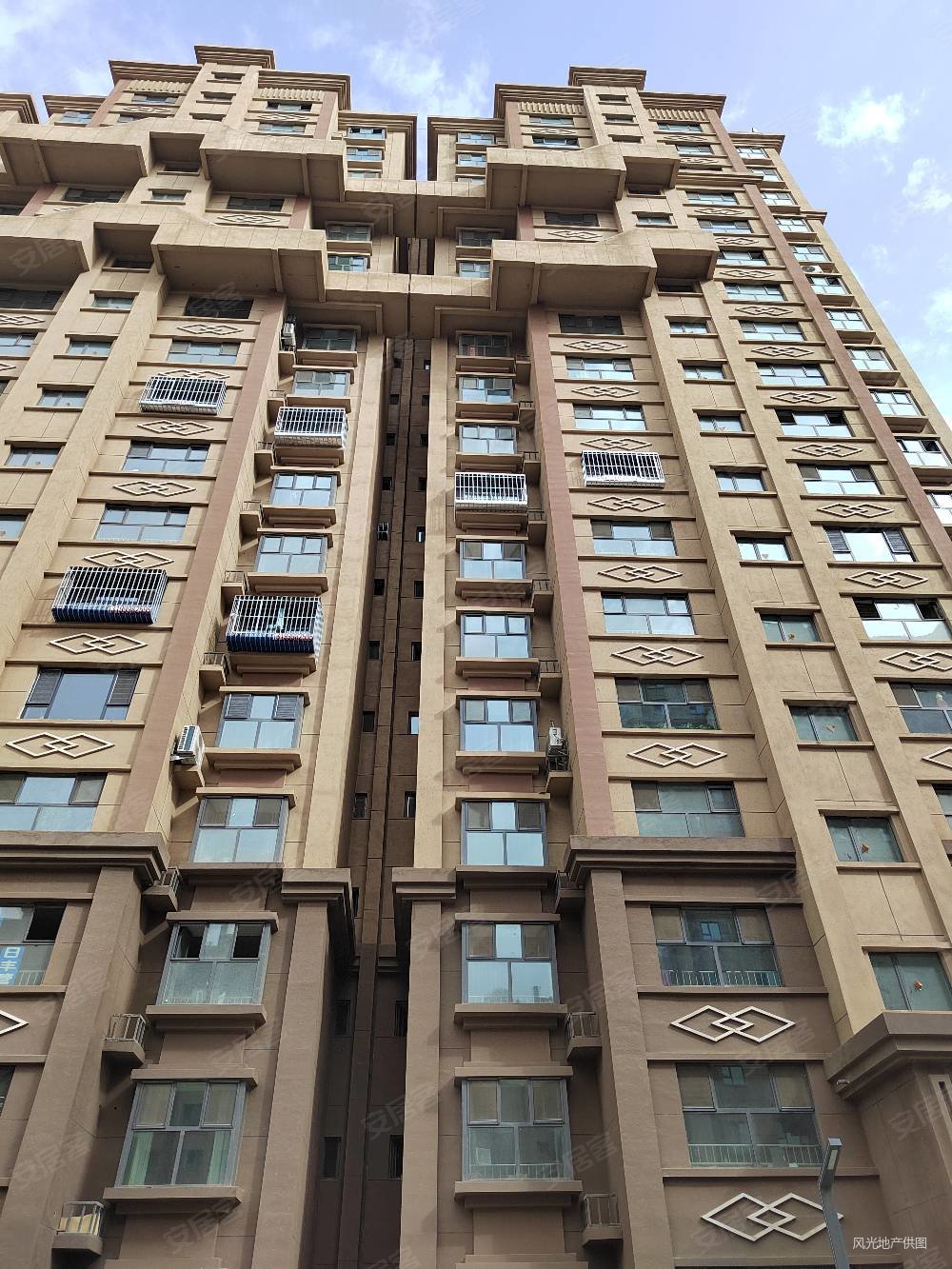 锦绣园小区3室2厅2卫127㎡南北80万