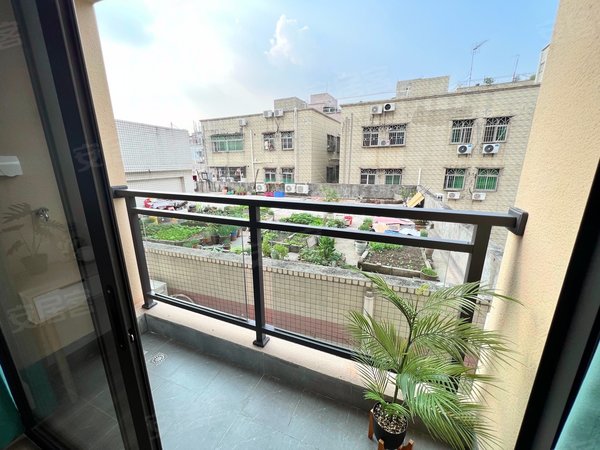 深圳龙岗坂田和磡村五和地铁口 和磡村光雅园两房一厅大阳台 押一付一