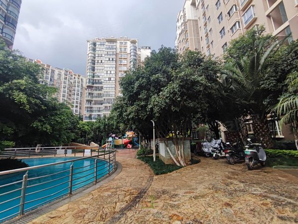 昆明西山大商汇华都花园a区南悦城旁华都a区精装三房二厅二卫带家具