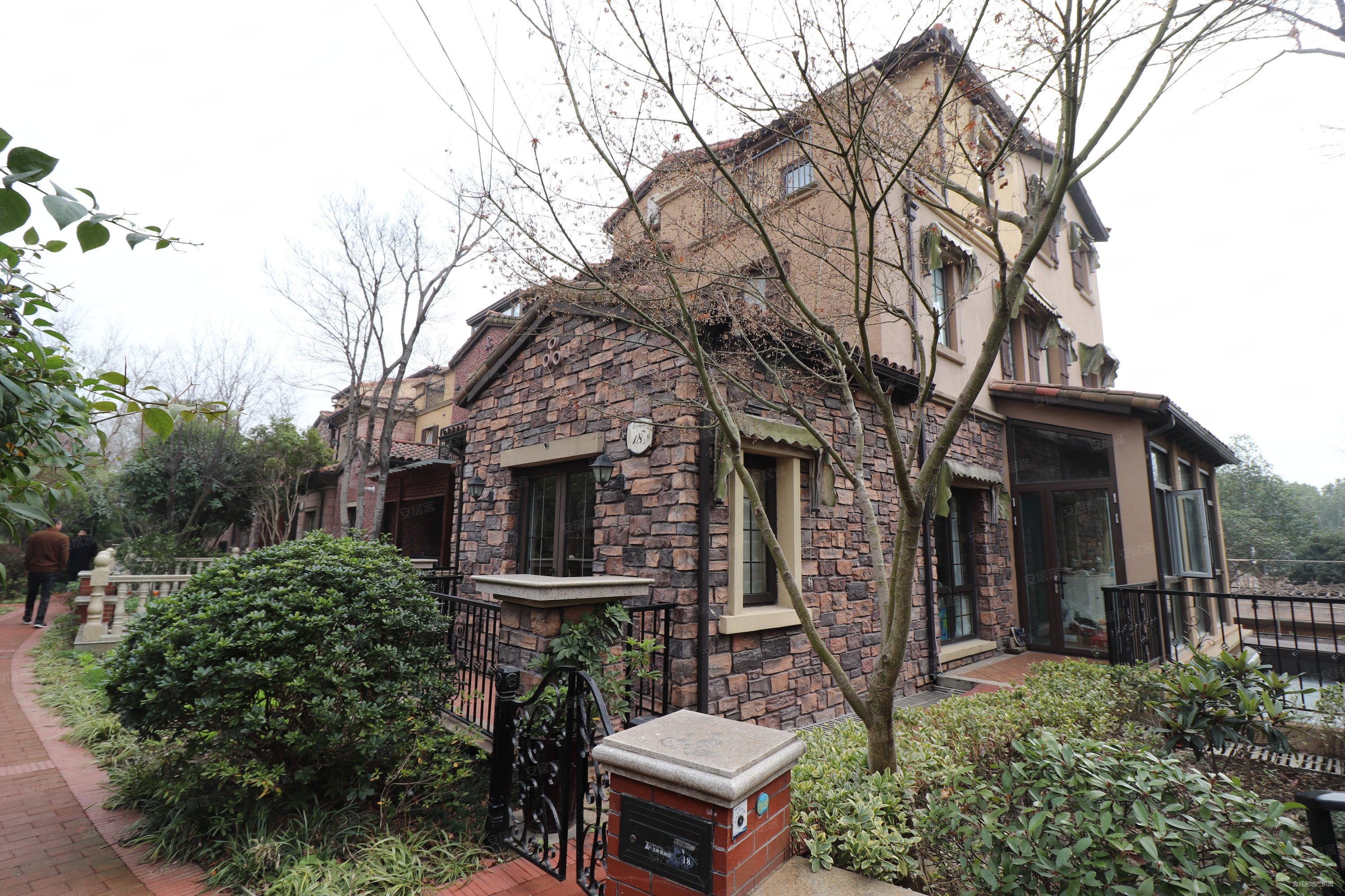 满五无税 龙湖滟澜山独栋 南北通透 6室3厅 诚意出售