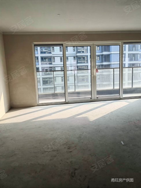 水岸春晖华府洋房全新毛坯中间楼层1号地铁口看房方便